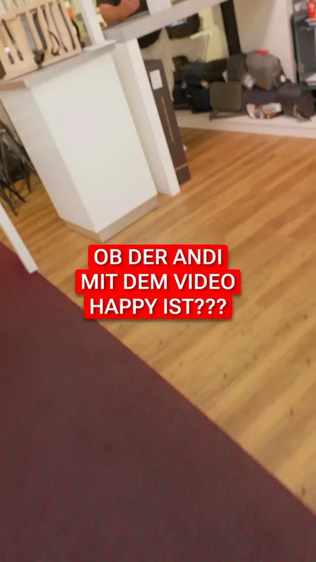 Wenn der Chef ein klassisches Werbevideo fordert, bekommt er genau das.…
