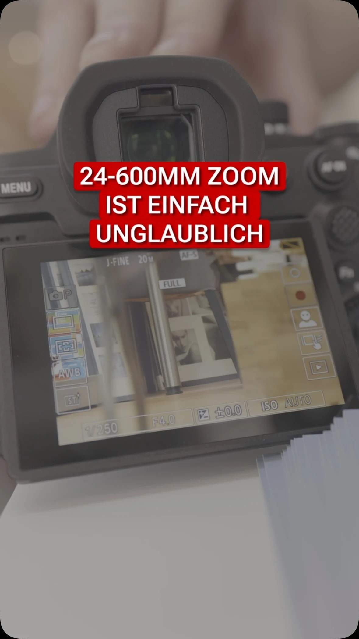 Vom 24 mm Weitwinkel bis zum extremen 600 mm Telezoom in nur einem…